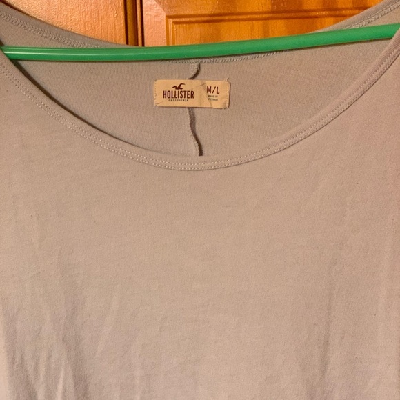 light blue hollister long sleeve - Picture 3 of 5